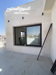  31 شقة مميزة اخير مع روف في اجمل مناطق قرية النخيل اجمل تشطيب واطلالة رائعة 240 داخلي و 90 تراس خارجي