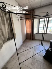  4 اثاث ولوازم محل البسه