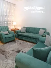  3 طقم كنب بحالة ممتازة للبيع
