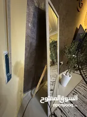  2 مرايه ستاند لغرفة الجلوس او الصالون او غرفة النوم ذهبي وأبيض جميله جدا خشب