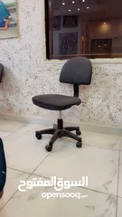  8 كراسي مكتبية
