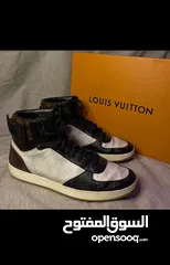  2 LOUIS VUITTON Rivoli Sneaker