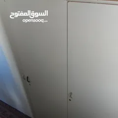  2 خزانه اربع ضرفات خشب لاتيه ولا شخط فيها ممتازه للبيع