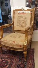 2 لقطه ،،كرسي فرنسي  عدد2  لويس الخامس عشر زوج ،،  خشب قشرة ورق ذهب فرنسي قديمات  جدا  العمر 120 سنه