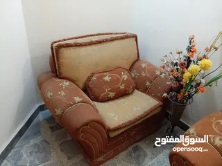  1 طخم قنفات رئاسي نظيف جدا وثقيل ومكتبه صاج درجه اولى شغل الثمانينات بحاله جيده جدا