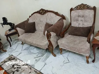  3 طقم كنب بحالة جيدة جدا 9 مقاعد