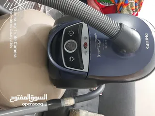  1 مكنسة كهربائية ماركة فيليبس 2200واط شغاله 100% محتاجه فقط عصا للهواز قوة شفط قويه Phillips vacuum