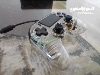  5 بلاي ستيشن 4 مع يدتين لا سلكية نخب  و سلكية أصلية مع كامل الأسلاك بحالة ممتازة مستعمل ثلاثه اشهر