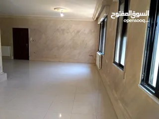  3 شقة فارغة للايجار في الصويفية :