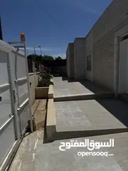  2 بيت مستقل على قطعة ارض في منطقة يبرود  مساحة القطعة 1410 متر  الارض حصص قابلة للإفراز قطعة 55 حوض 4