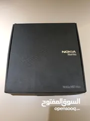  2 اجهزة قديمة مخزنة بالكرتونة لم تستخدم نهائيا مع كامل اغراضهم