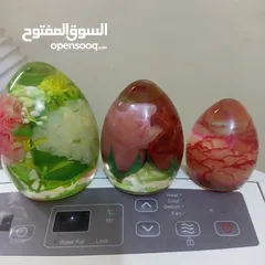  4 تحف شغل يدوي بالخشب والريزن