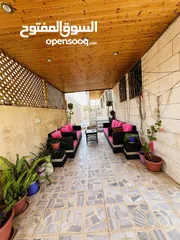  5 منزل للبيع - الزرقاء - مدينة الشرق - بالقرب من مسجد الكيالي