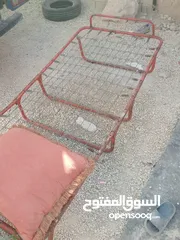  1 تخت حديد ثقيل بنطوي مع فرشة مطلوب 15دينار موجود بالرصيفه