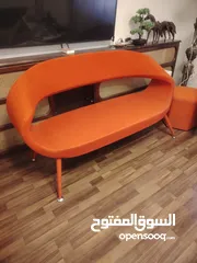  1 كنبايه مكتب + ثلاثه مكاتب للبيع