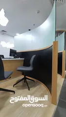  2 ديكور مكتبي فواصل خشبية لمكتبين مع قواطع زجاجية كيرف خشب قشرة  ميبل مع بلوط اسود بحالة جيدة