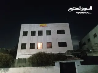  2 شقه طابق كامل مساحه 141متر ثاني مكونه من ثلاث  غرف نوم وحماميين وتوابعهم واجهتين حجر وماسس تدفيه