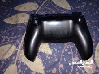  5 يد بلايستيشن 5 سوداء شبه الأصلية مستعملة بحالة ممتازة جداً، أداء عالي وسعر مناسب جداً