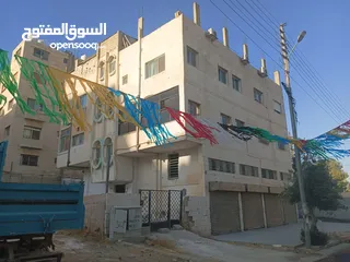 4 مجمع تجاري للبيع 3 طوابق مسطح كل طابق 300 متر المجموع 900 متر