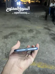  4 ‏IPhone XR وكالة مش مفتوح على الفحص بطارية 81 وكالة 64 جيجا للبيع