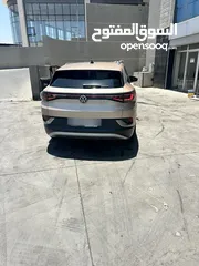  14 للبيع فولكس فاجن اي دي فور بيور بلص موديل 2021 لون ذهبي  VW ID4 crozz pure+ 2021 Gold color