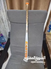  7 مضارب بيسبول أمريكية مستعملة  منوعة منها المعدني ومنها الخشبي بأسعار مناسبة
