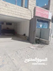  3 مكاتب للايجار شارع رئيسي عصيرة الشمالية بجانب طوارئ عصيرة الشمالية وسكن لشخصين خلف المكاتب