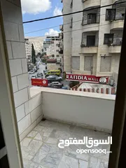  15 شقه سكنيه غير مفروشه للإيجار السنوي مساحه 200م2 طابق اول متوفر جميع الخدمات حول الشقه