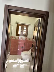  11 منزل للبيع