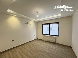  23 شقه شبه ارضي مميزة مساحة 240م مع تراس 200م بسعر مميز (مشروع 112)