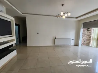  13 شقة فارغة للبيع في حي الصحابة - ref : 14577