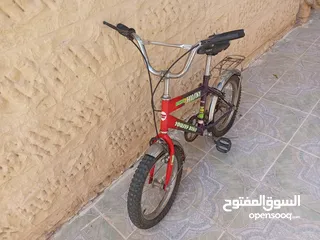  1 بسكليت مستعمل للكبار لونه احمر
