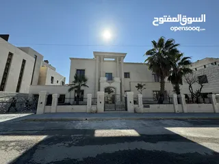  1 فيلا مميزة شبه قصر في اجمل مواقع عبدون بالقرب من السفارة الاميركية