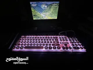 2 Glowing Pink Typewriter Style Keyboard لوحة مفاتيح ستايل الطابعة الكلاسيكي مضيء اللون وردي راقي جداً