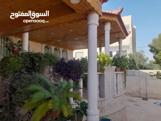  3 منزل (شبه فيلا) للبيع اربد (حوارة)
