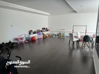  11 شقة ارضية طابقية بمساحة 399 متر2