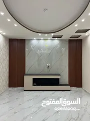  1 شقه مميزه مساحه واسعه ومميزه جدا في ارقى مناطق اربد دوار العيادات وبسعر مميز جدا