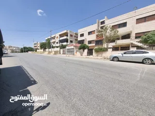  11 عمارة مكون من طابقين  العمارة على شارعين يوجد فيها مخازن للايجار وسوبر ماركت موقع مميز