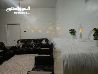  1 طقمين كنب خشب زان مستعمل  بحالة جيدة بسعر مناسب جدا