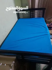  1 سرير للبيع مع الفرشه