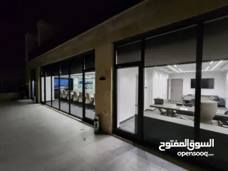  8 مكتب تجاري فخم للبيع أو الإيجار