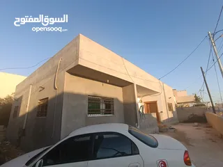  1 منزلين  للبيع في ضاحية الملك عبدالله
