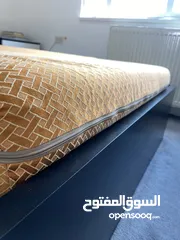  4 ثلاث فرشات 1m*2m إرتفاع 15 بحالة ممتاز اسفنج أفضل الأنواع  ومريحة و ضغط عالي بحالة ممتازة