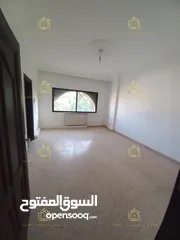  11 شقة ارضية من فيلا مع ترسات خلدا