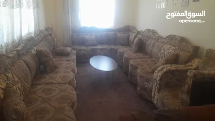  4 طقم كنب لون عسلي خليجي