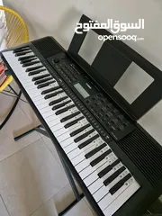  1 keyboard piano E273