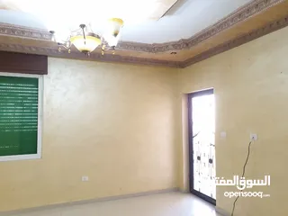  20 فيلا لم تسكن تشطيب فخم واجهة 35 متر حجر عالشارع في منطقة الجريبا - ياجوز