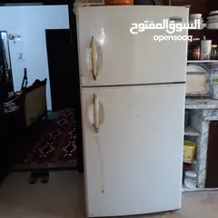  1 ثلاجه فريزر بحاله الوكاله