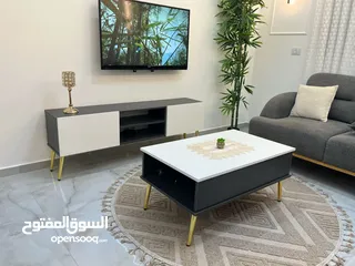  5 طقم مزنون بالوان جديده  مقاس  150 سم بعرض 30 سم ارتفاع 55  الطاوله 90 * 55 سم ارتفاع 45