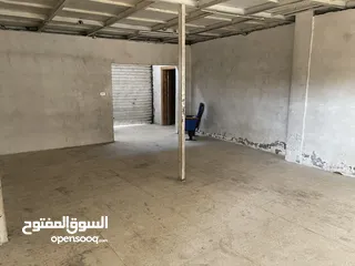  9 مخازن ومستودعات وأرض مصورة للإيجار بمساحات مختلفة